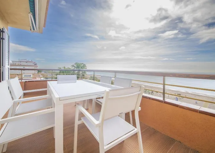 R143 Beachfront Dorianne