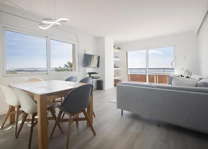 R143 Beachfront Dorianne Apartament *