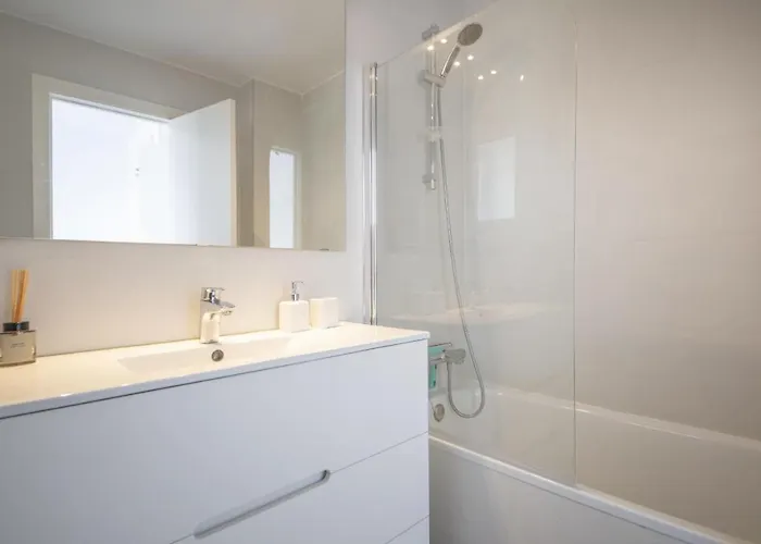 R143 Beachfront Dorianne Apartament