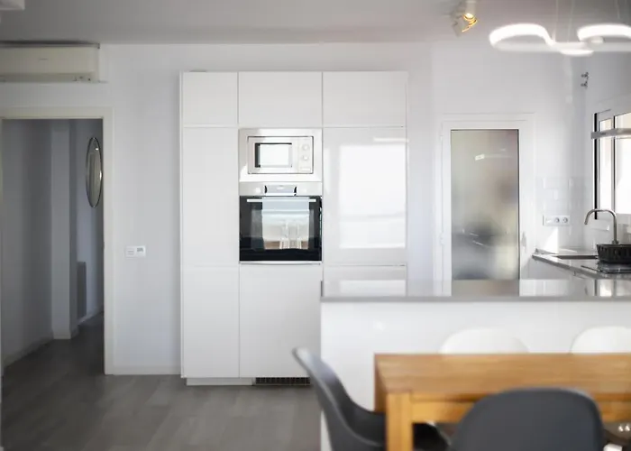 R143 Beachfront Dorianne Apartament *
